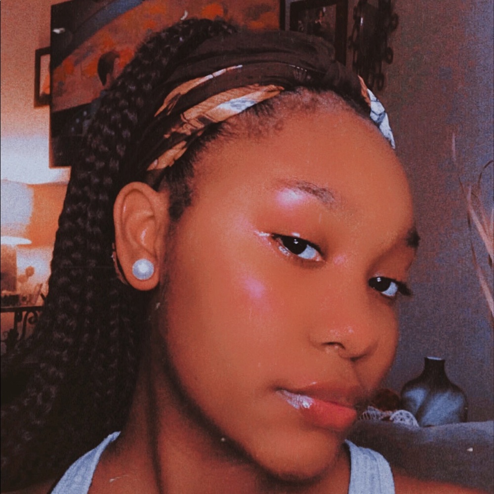 Meet your Posher, Danielle